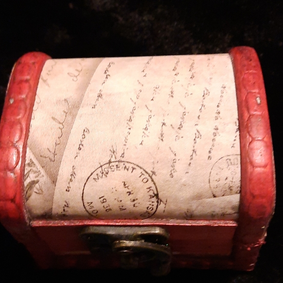 Beautiful Engraved Teak Wood Box - Picture 2 of 4